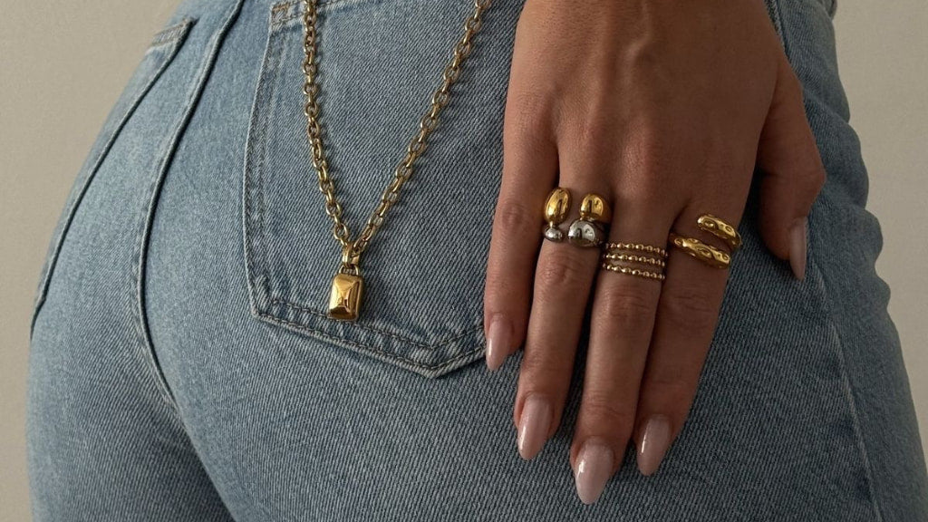Everyday Jewellery vs Statement Jewellery: What’s the Difference?