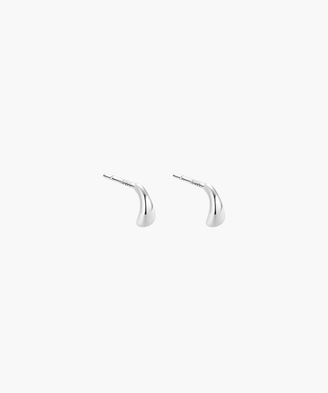 Arc Stud Earrings in 999 sterling silver featuring a soft curved silhouette with a smooth polished finish.