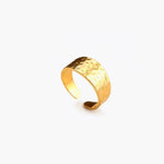 Hammered band ring in stainless steel with silver and 18K gold plated finishes, featuring a textured surface and adjustable open band
