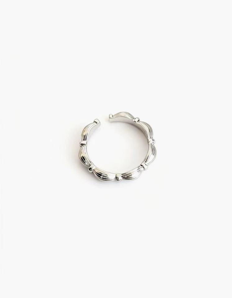 Linked Curve Ring in 925 silver plated finish with repeating curved links and an adjustable open band