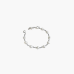 Minimal pearl interval bracelet with round shell pearls and 925 silver plated accents.