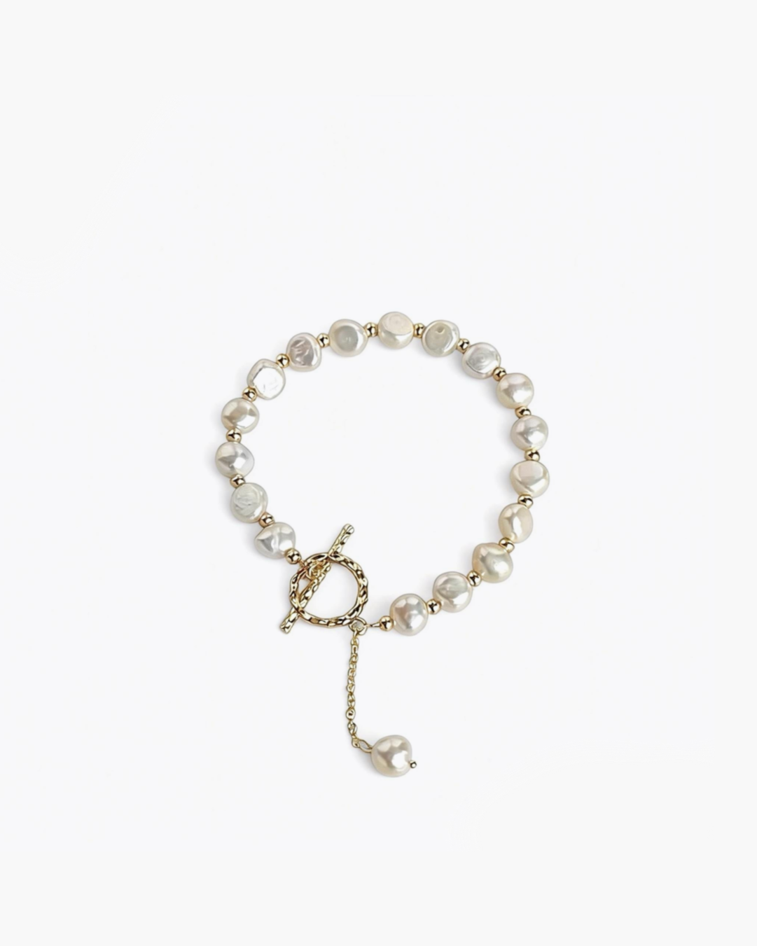 T-bar pearl bracelet with freshwater pearls and 18K gold plated clasp in a minimalist design