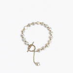 T-bar pearl bracelet with freshwater pearls and 18K gold plated clasp in a minimalist design