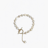T-bar pearl bracelet with freshwater pearls and 18K gold plated clasp in a minimalist design